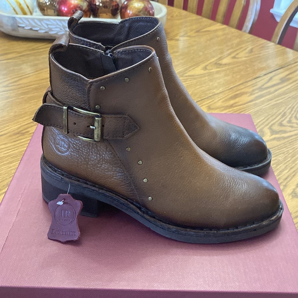 NWT Leather boots size 7 W